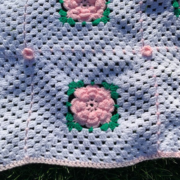 Vintage Afghan Crochet Hand Knit Baby Blanket 3D Pink Roses Granny Squares Throw - Picture 4 of 10